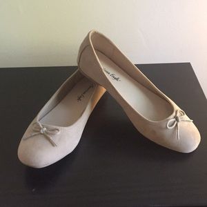 Size 7 American Eagle flats